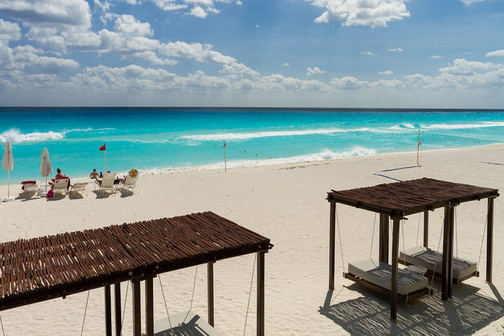 Sandos Cancun Luxury Resot Beach